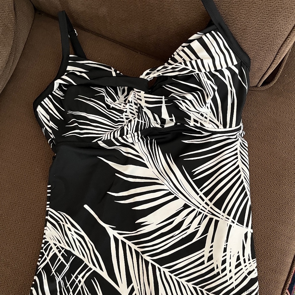 Athleta black and white Tankini top